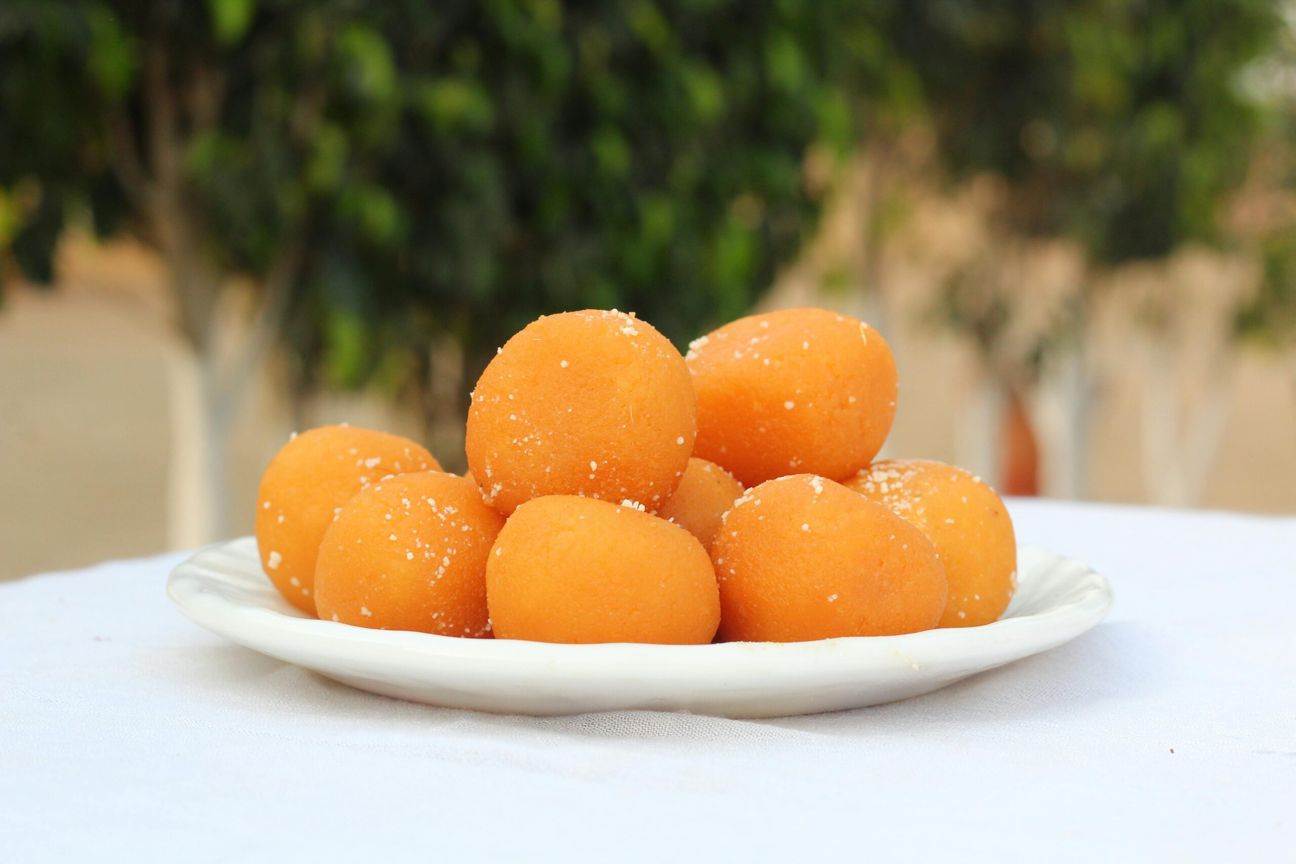 Healthy Besan Pinni recipe for winter - सर्दी में पिन्नी